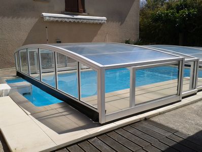 abri de piscine blanc