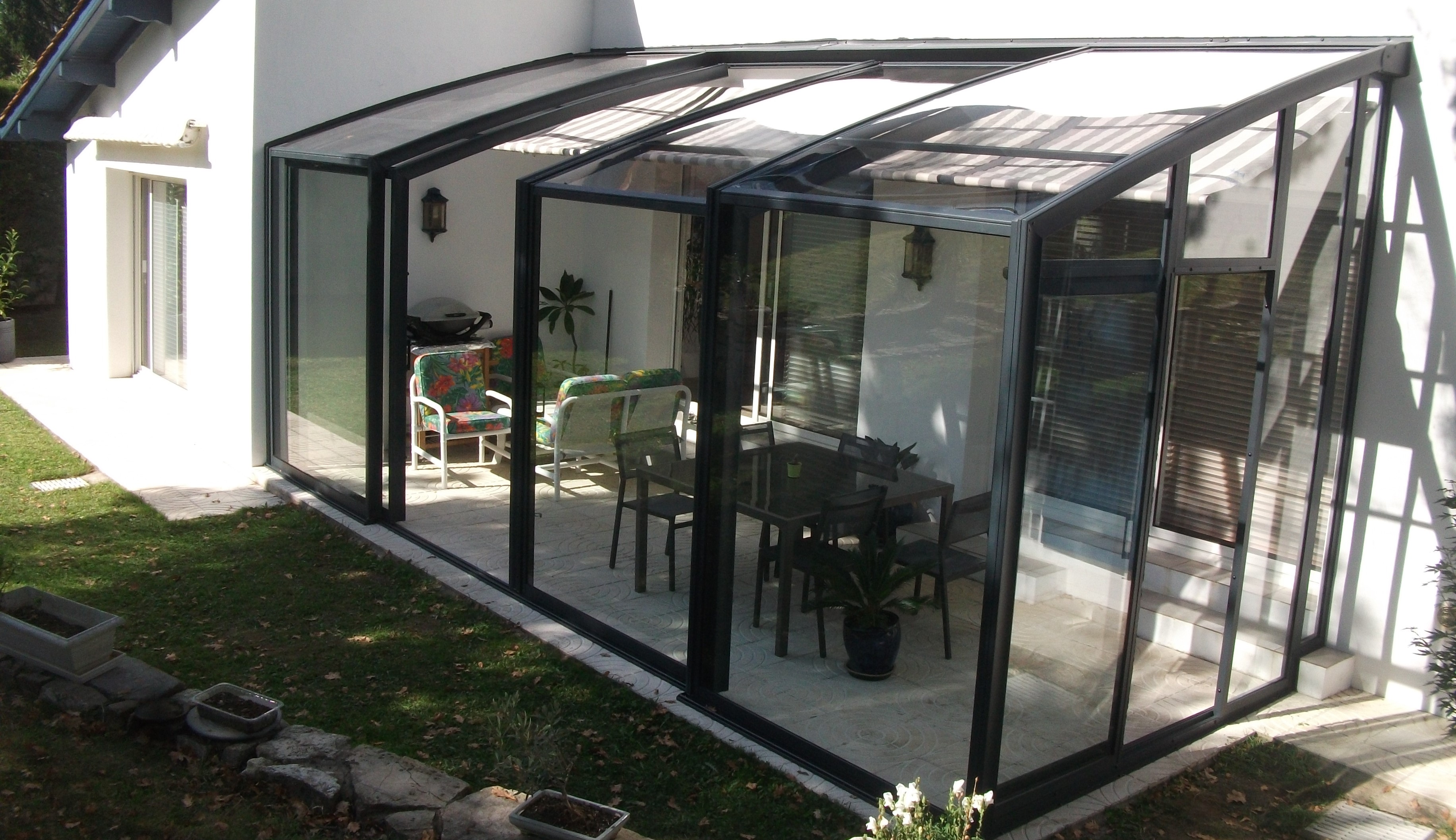 Pergola alu noire ouverture centrale