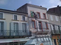 volets battants verts batiment parisien