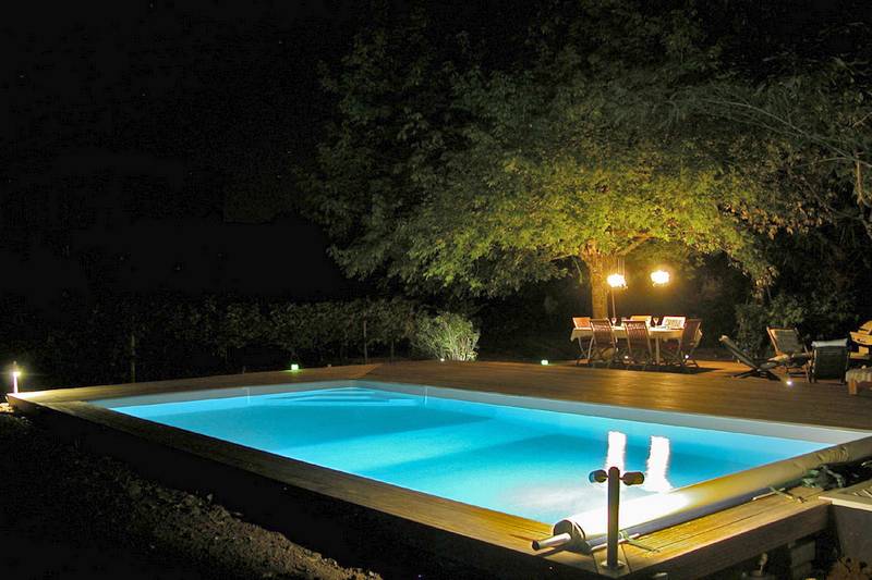 piscine la nuit