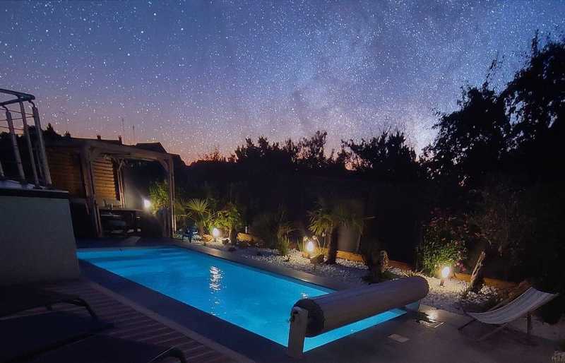 piscine la nuit