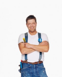 Artisan homme qui croise les bras