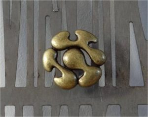 bouton de meuble façon baroque